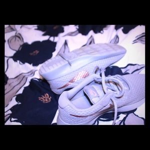 Sneakers (women)